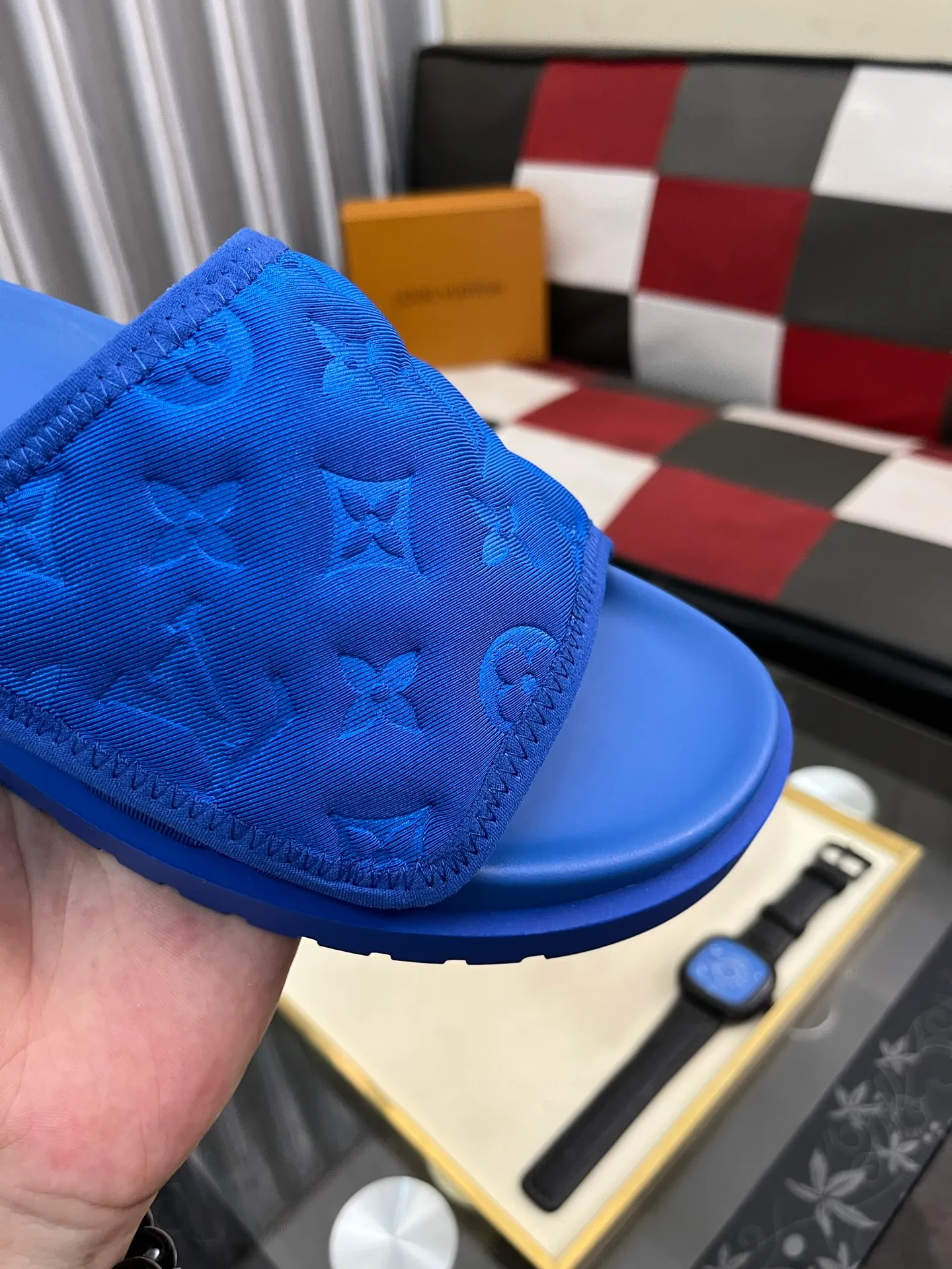 Men's men's shoes💰320⌚️⌚️[Louis Vuitton LV slippers] (high-end cowhide) counter 1:1 fashion style summer must-have! The designer used LV’s iconic outsole. The original simple slippers instantly become fashionable! The upper is made of flexible special cowhide leather straps alternately, and the workmanship is exquisite! A must-have for stylish men in summer, size 38-44